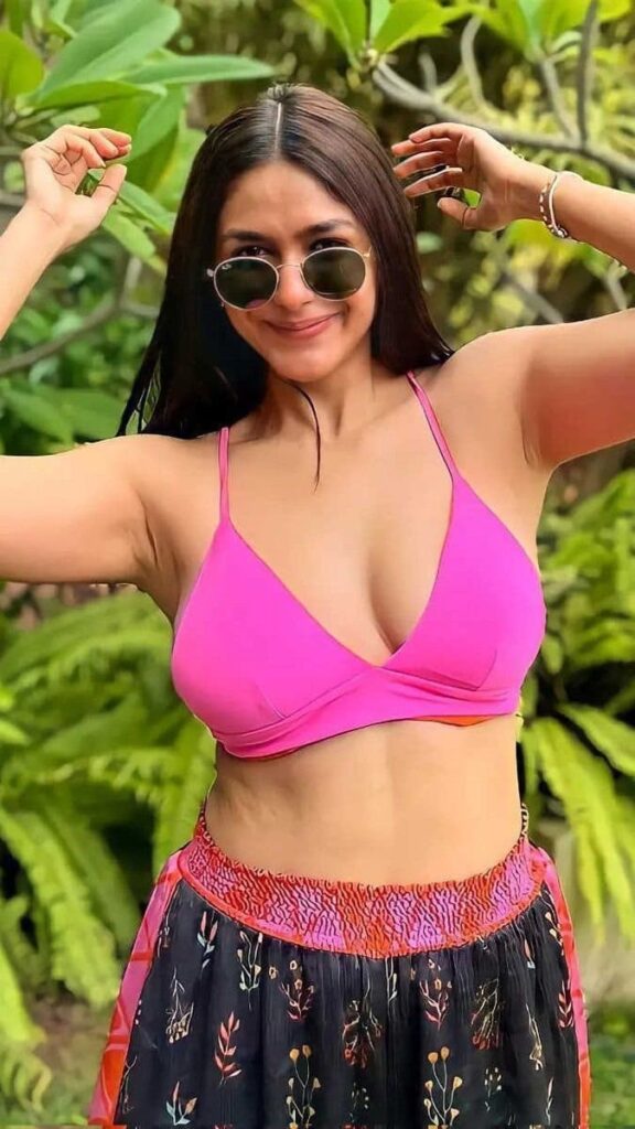 Mrunal Thakur Hot 