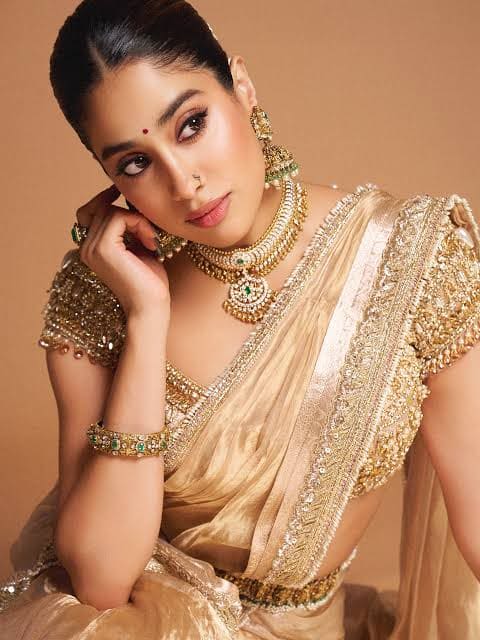 Janhvi Kapoor hot