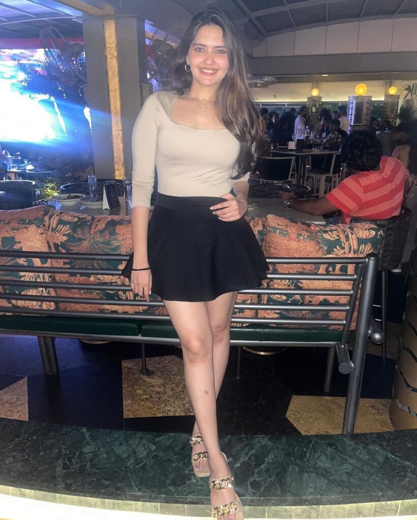 Ayraa Hot