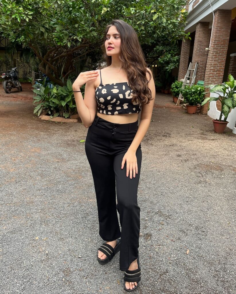 Ayraa Hot