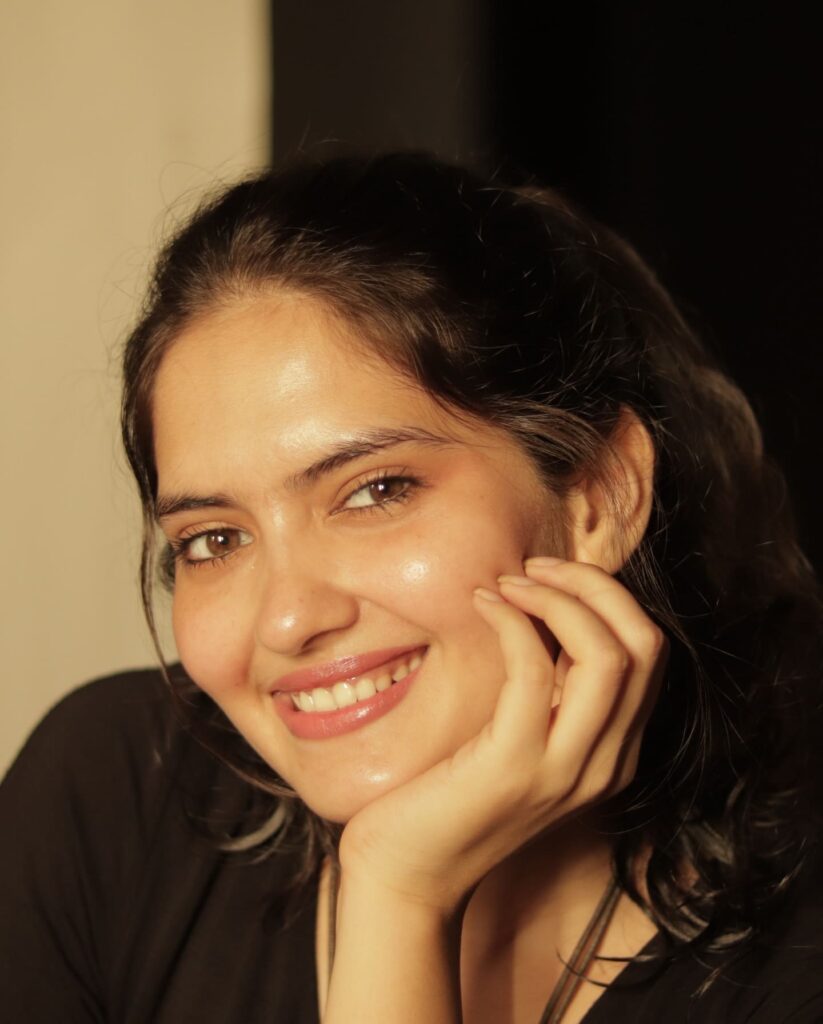 Ayraa Hot