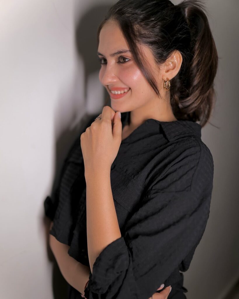 Ayraa Hot