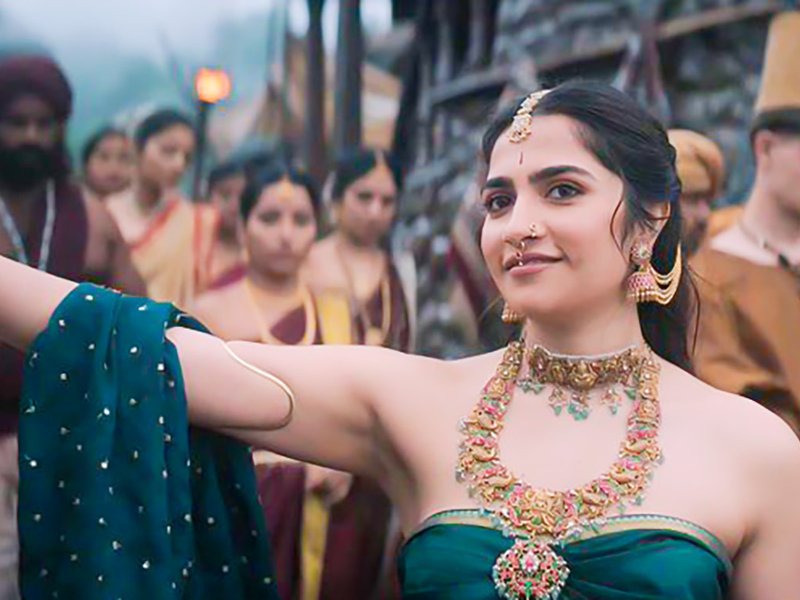 Vaenguzhalil Song Lyrics