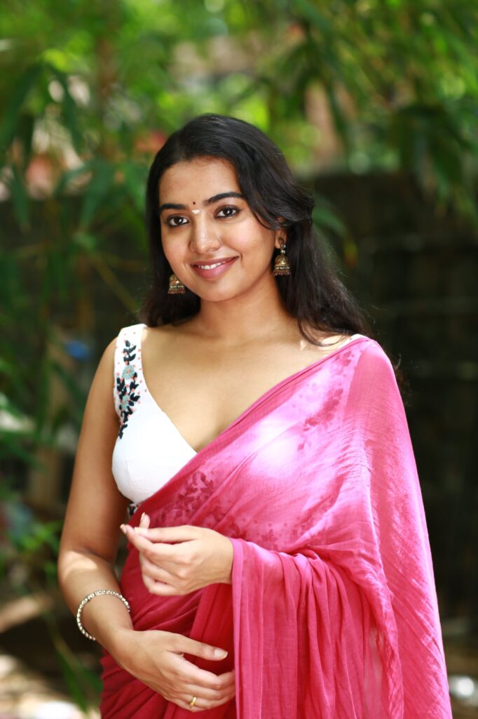 Mannaru Vandhaaru Lyrics