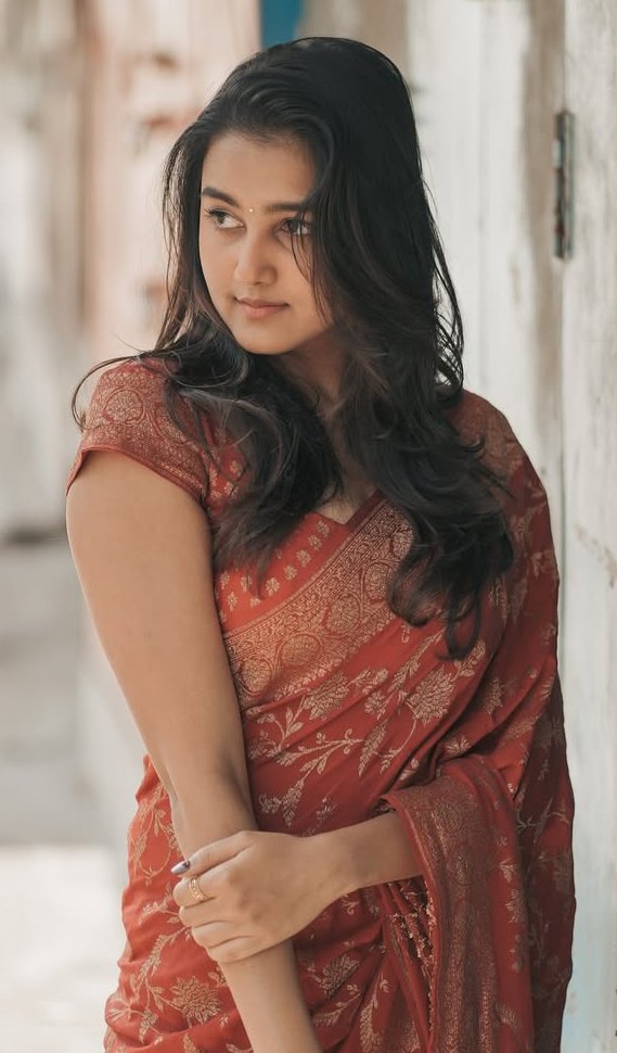 Ninaivo Oru Paravai song lyrics