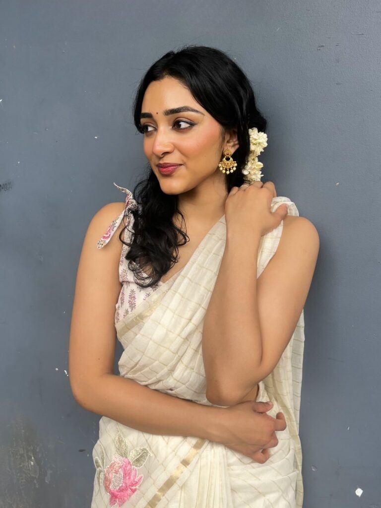 Kuzhaloodhum Kannanukku song lyrics