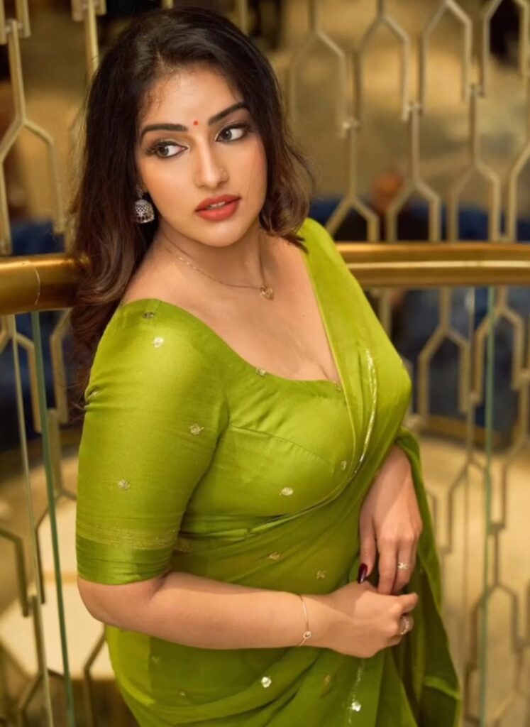 Udal Enna Uyir Enna lyrics